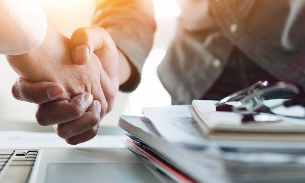 تمويل الأفكار والمشاريع الناجحة وعقد شراكات لإنشاء عدة مشروعات في جميع البلدان العربية